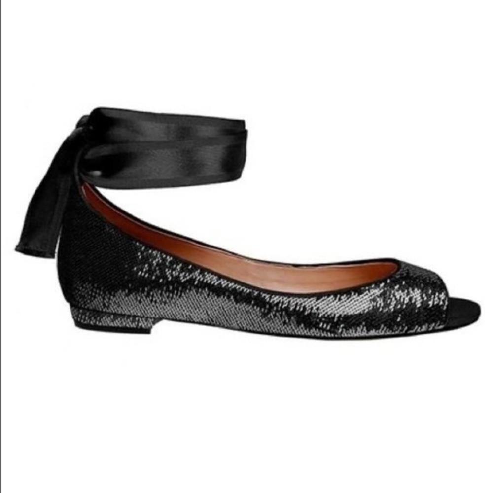 Badgley Mischka Jewel NWOT Flats 6